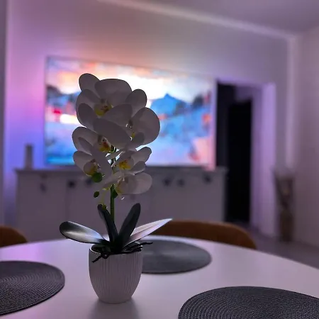 Modern 3-room Near Center شقة *