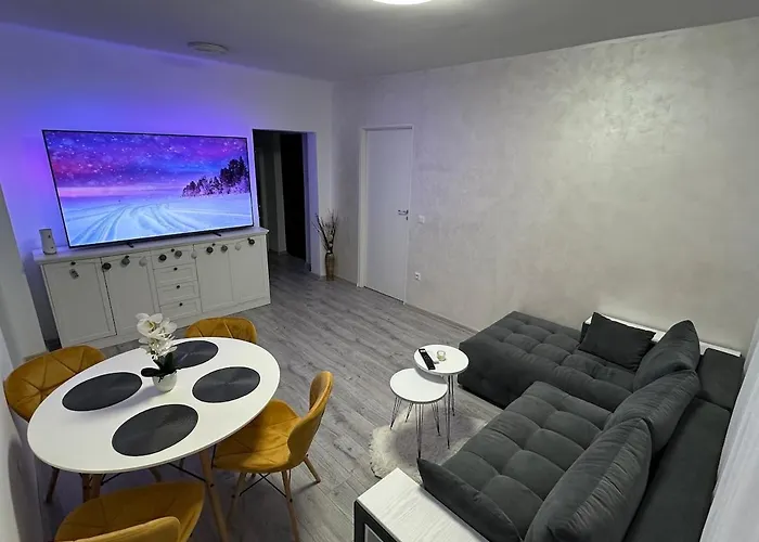 Modern 3-room Near Center *