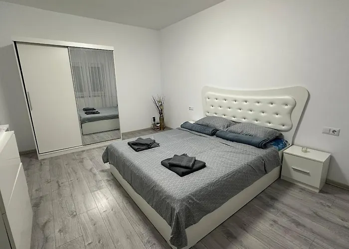 Modern 3-room Near Center 公寓