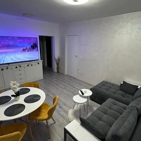 Modern 3-room Near Center *