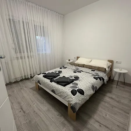 Modern 3-room Near Center *
