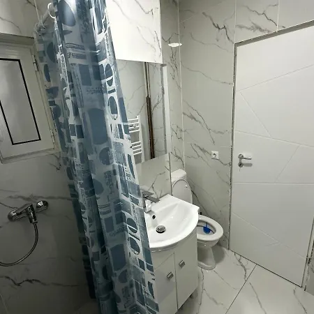 Modern 3-room Near Center *