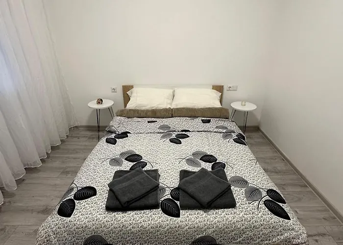 Modern 3-room Near Center