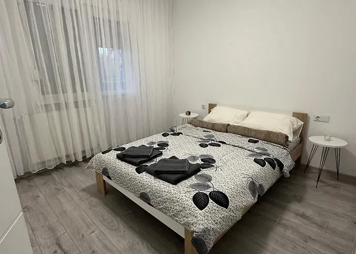Modern 3-room Near Center *