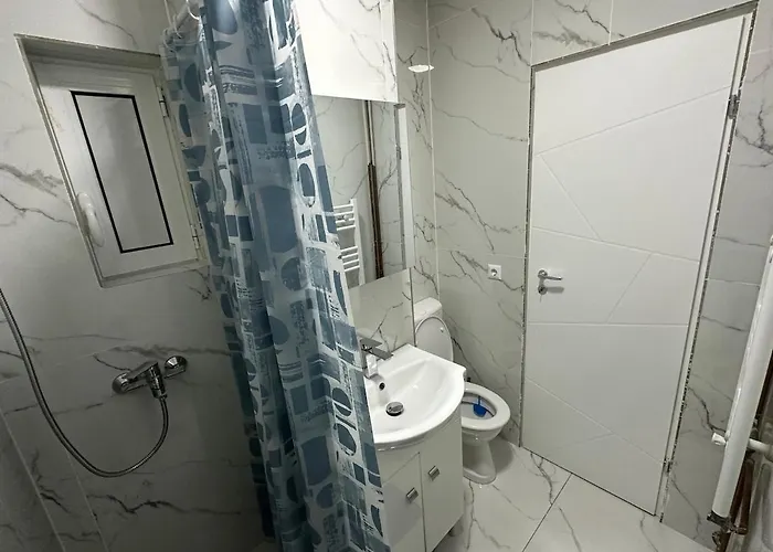 Modern 3-room Near Center *