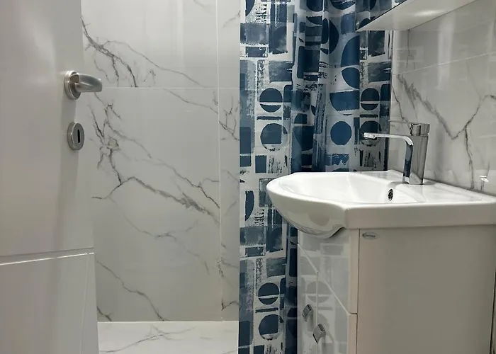 Modern 3-room Near Center